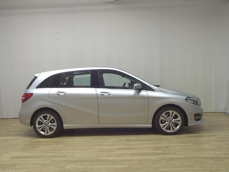Grau Gebraucht 2018 Mercedes B250 Van / Kleinbus | 18.980 € (Fairer Preis) - Bild 1/4