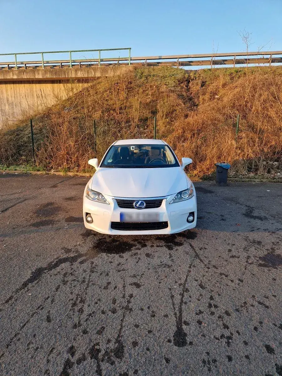 Gebraucht Lexus CT200h 136 PS (100 kW) 2011 Weiß Kleinwagen
