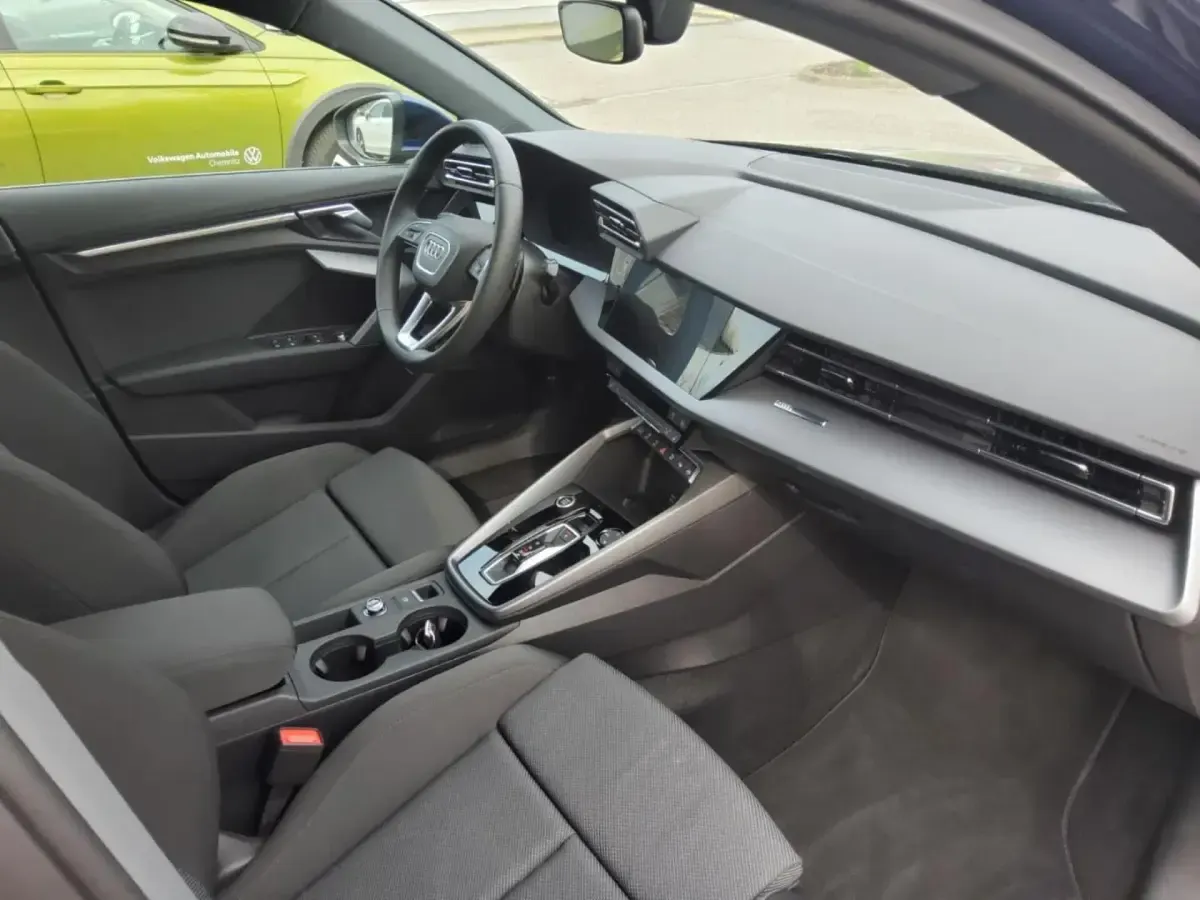 Używany Audi A3 Advanced 150 KM (110 kW) 2025 Niebieski Sedan/Limuzyna