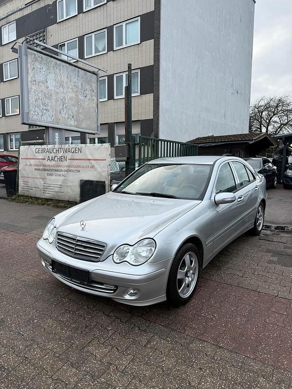 Gebraucht Mercedes C180 143 PS (105 kW) 2005 Brillantsilber  metalliclack Limousine