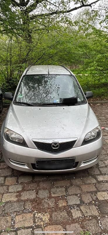 Grau Gebraucht 2003 Mazda 2 Kleinwagen | 200 € - Bild 1/4