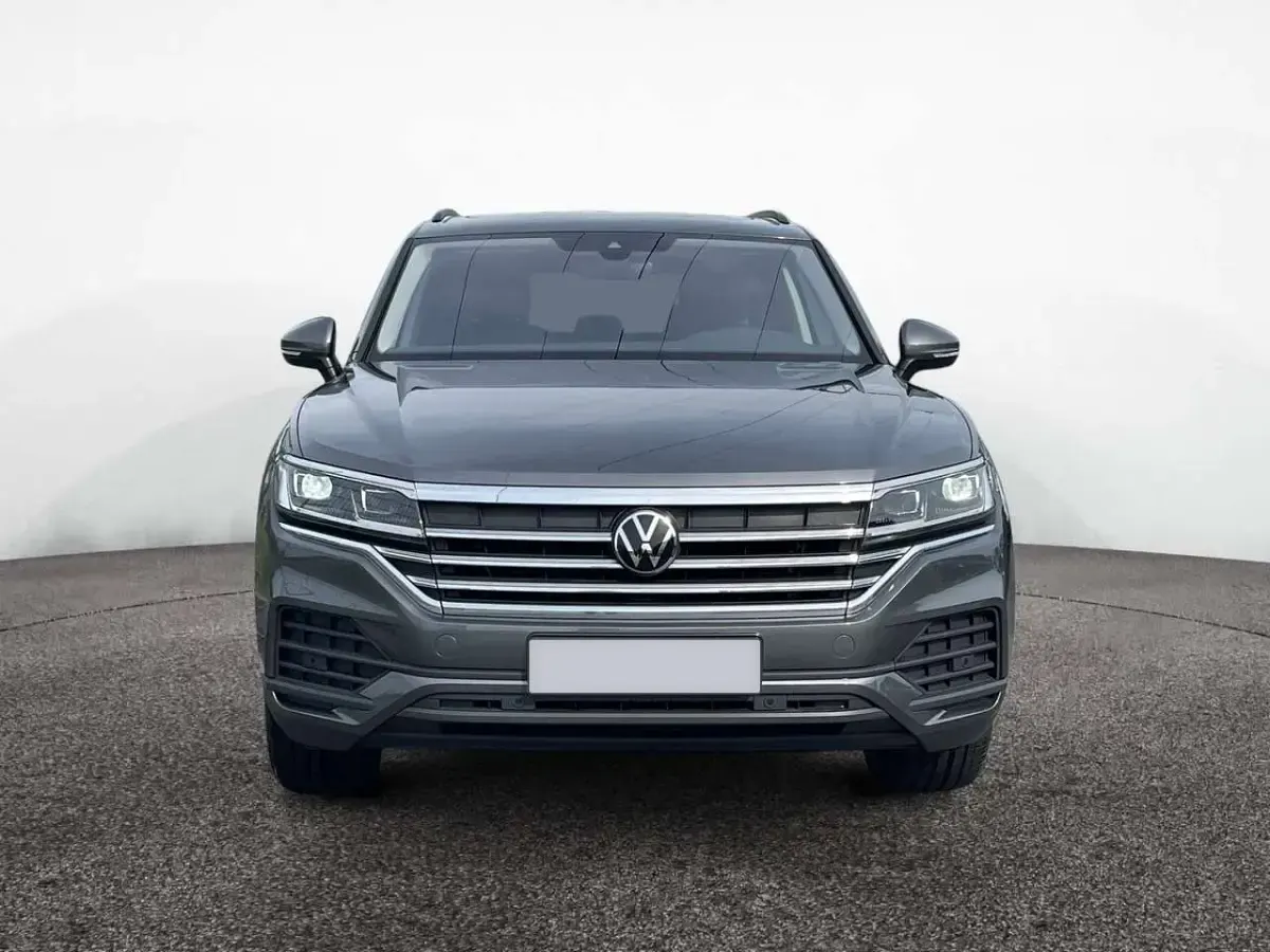 Gebraucht VW Touareg 286 PS (210 kW) 2025 Siliziumgrau SUV