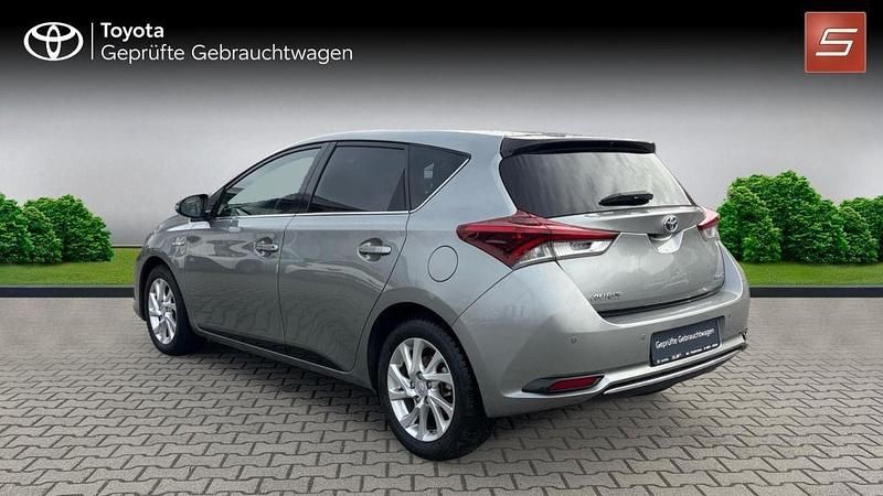 Gebraucht Toyota Auris Hybrid Style 136 PS (100 kW) 2018 Titansilber mica metallic, dac Limousine
