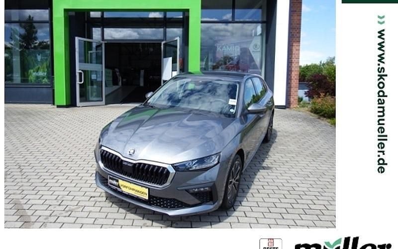 Grau (graphite grau) Gebraucht 2024 Skoda Scala Drive Kleinwagen | 22.490 € (Fairer Preis) - Bild 1/4