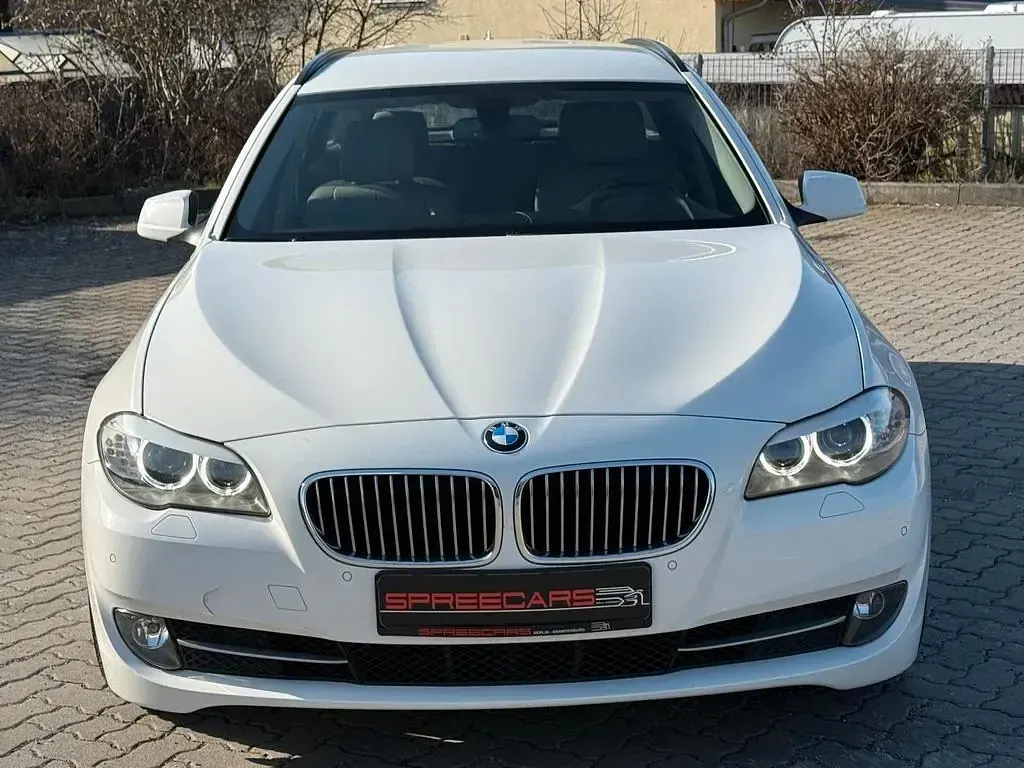 Gebraucht BMW 525 Sport Line 218 PS (160 kW) 2013 Weiß Kombi
