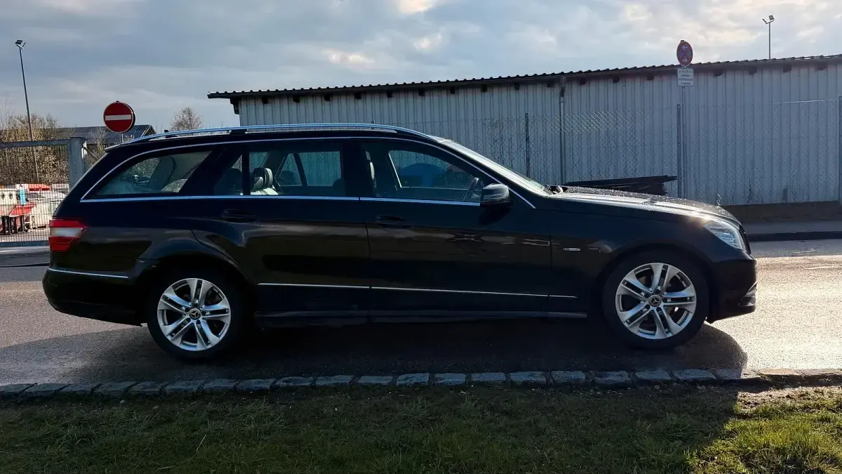 Gebraucht Mercedes E200 Avantgarde 184 PS (135 kW) 2012 Schwarz Kombi