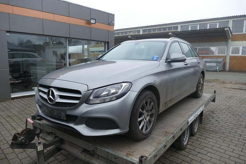 Grau Gebraucht 2015 Mercedes C200 Kombi | 6.990 € - Bild 1/4
