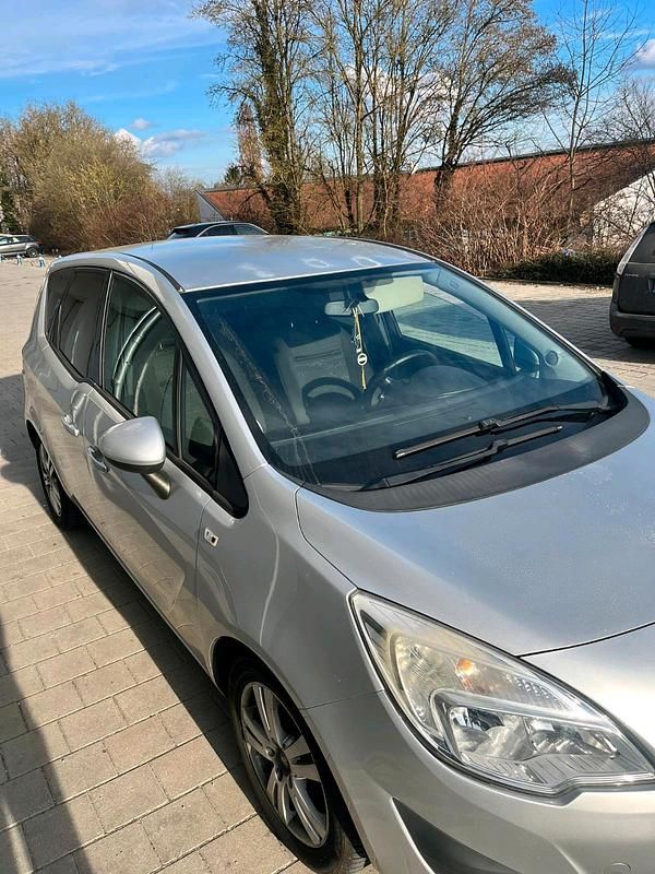 Gebraucht Opel Meriva 116 PS (85 kW) 2010 Silber Van / Kleinbus