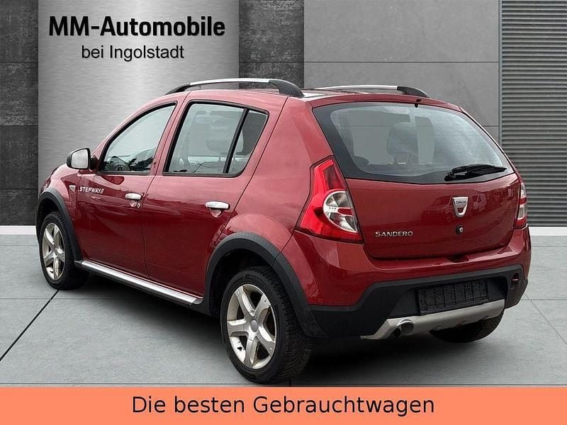 Gebraucht Dacia Sandero Stepway 84 PS (61 kW) 2011 Rot SUV