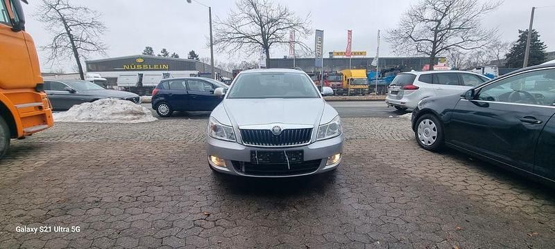 Silber Gebraucht 2009 Skoda Octavia Ambiente Kombi | 1.350 € (Teuer) - Bild 1/4
