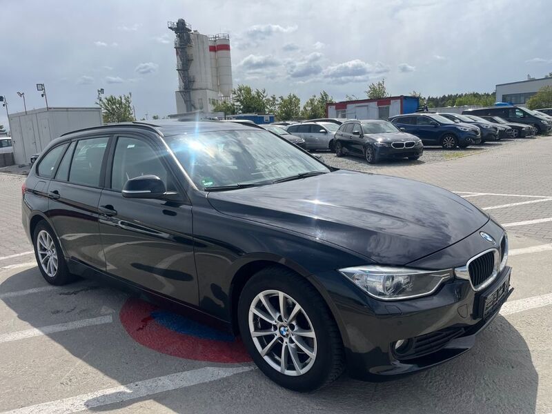 Schwarz Gebraucht 2015 BMW 320 Sport Line Kombi | 8.999 € (Guter Preis) - Bild 1/4