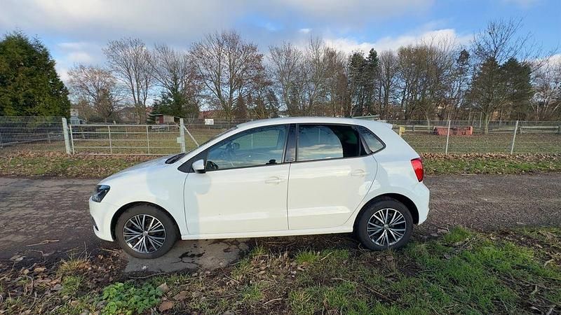 Gebraucht VW Polo Allstar 75 PS (55 kW) 2016 Weiß Limousine