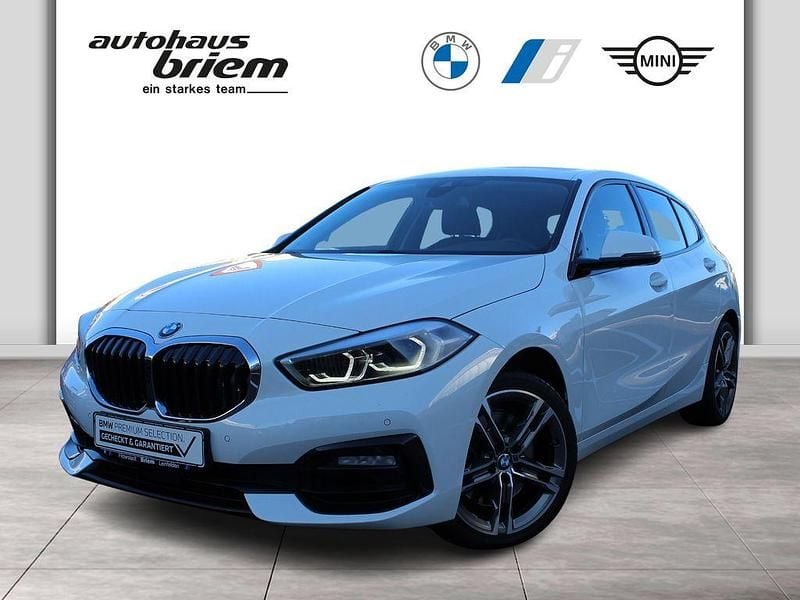 Weiß Gebraucht 2022 BMW 120 Sport Line Kleinwagen | 21.990 € (Guter Preis) - Bild 1/4