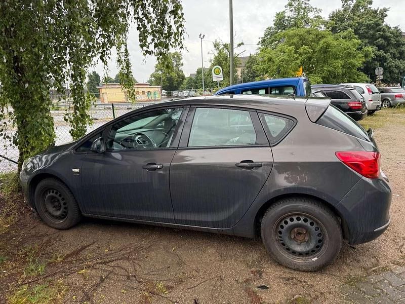 Other Gebraucht 2013 Opel Astra Edition Limousine | 2.999 € (Guter Preis) - Bild 1/4