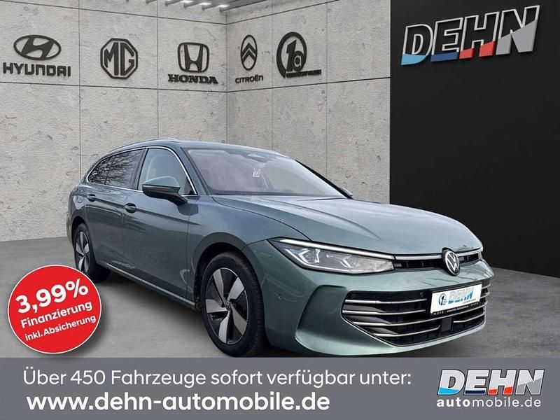 Grün Gebraucht 2024 VW Passat Elegance Kombi | 32.950 € (Teuer) - Bild 1/4