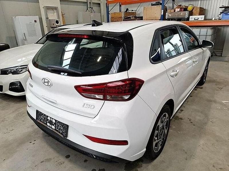 Gebraucht Hyundai i30 Style 101 PS (74 kW) 2024 Weiß Limousine