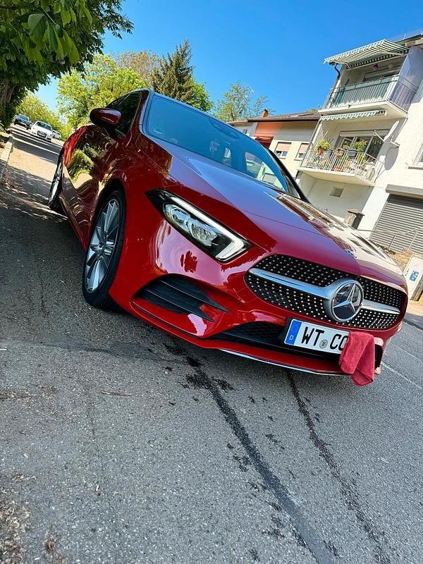 Rot Gebraucht 2018 Mercedes A250 AMG Limousine | 24.500 € (Guter Preis) - Bild 1/4