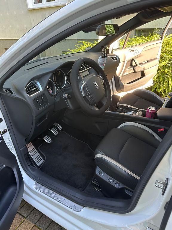 Gebraucht Citroën DS4 So Chic 120 PS (88 kW) 2011 Weiß Kleinwagen