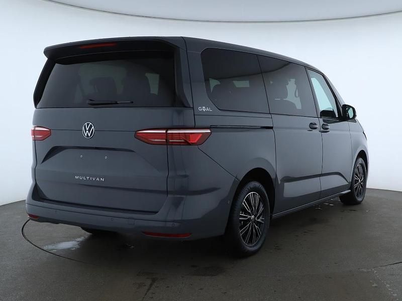 Gebraucht VW Multivan Goal 150 PS (110 kW) 2025 Grau Van
