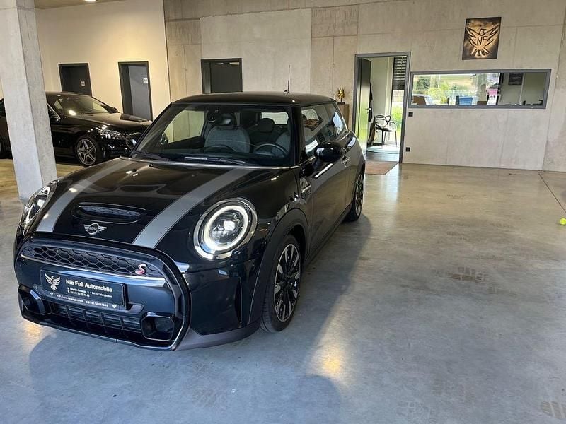 Midnight black ii Gebraucht 2024 Mini Cooper S Classic Kleinwagen | 26.990 € (Fairer Preis) - Bild 1/4