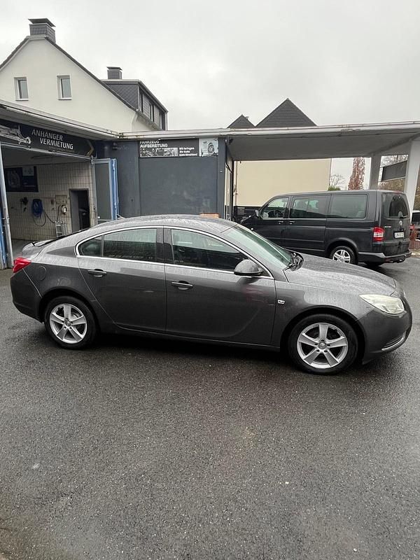 Grau Gebraucht 2009 Opel Insignia Limousine | 3.699 € (Fairer Preis) - Bild 1/4