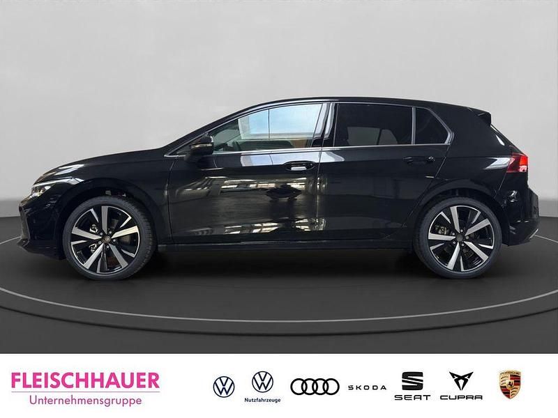 Neu VW Golf VIII Style 150 PS (110 kW) 2025 Grenadillschwarz metallic Limousine