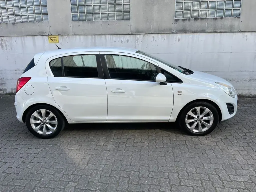 Second-hand Opel Corsa Active 87 CP (63 kW) 2013 Alb Hatchback