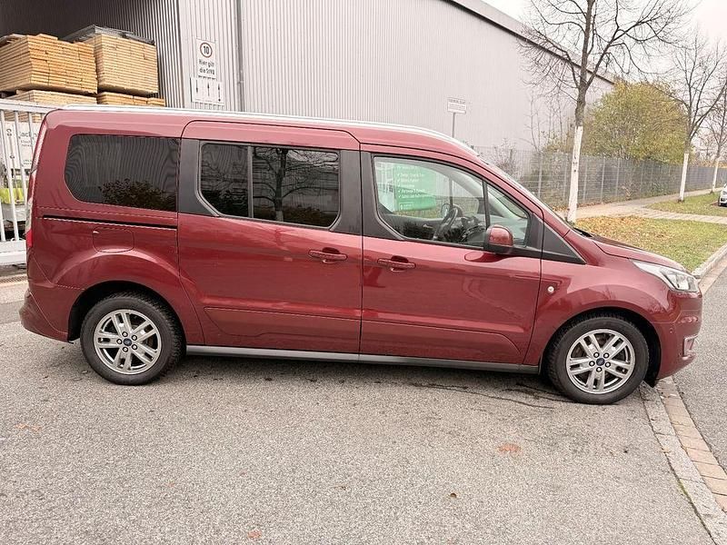 Gebraucht Ford Tourneo Titanium 120 PS (88 kW) 2020 Rot Van / Kleinbus