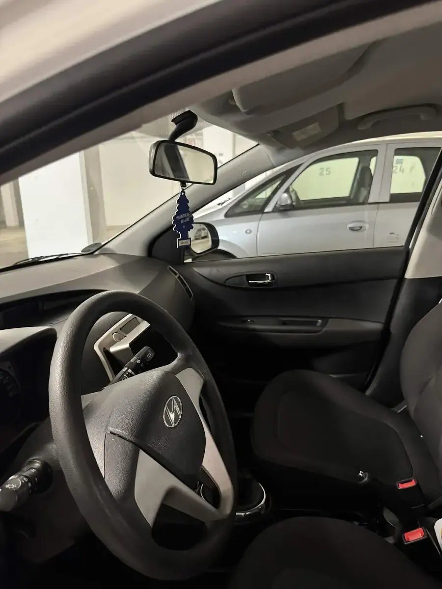 Gebraucht Hyundai i20 78 PS (57 kW) 2011 Weiß Kleinwagen