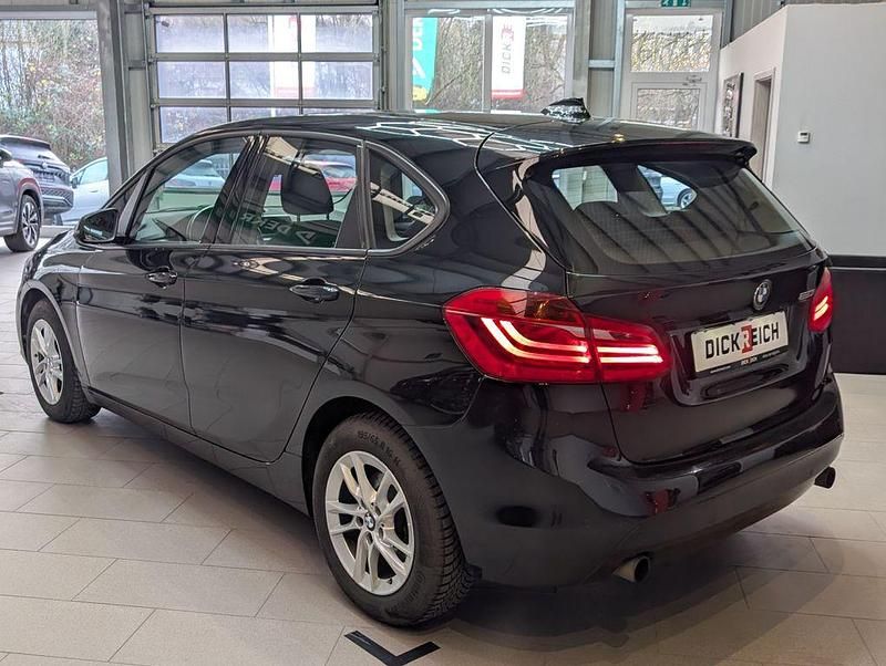 Gebraucht BMW 220 Active Tourer Advantage 192 PS (141 kW) 2016 Silber Van / Kleinbus