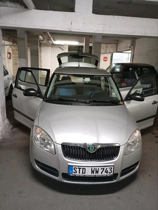 Silber Gebraucht 2007 Skoda Fabia Limousine | 1.150 € (Guter Preis) - Bild 1/4