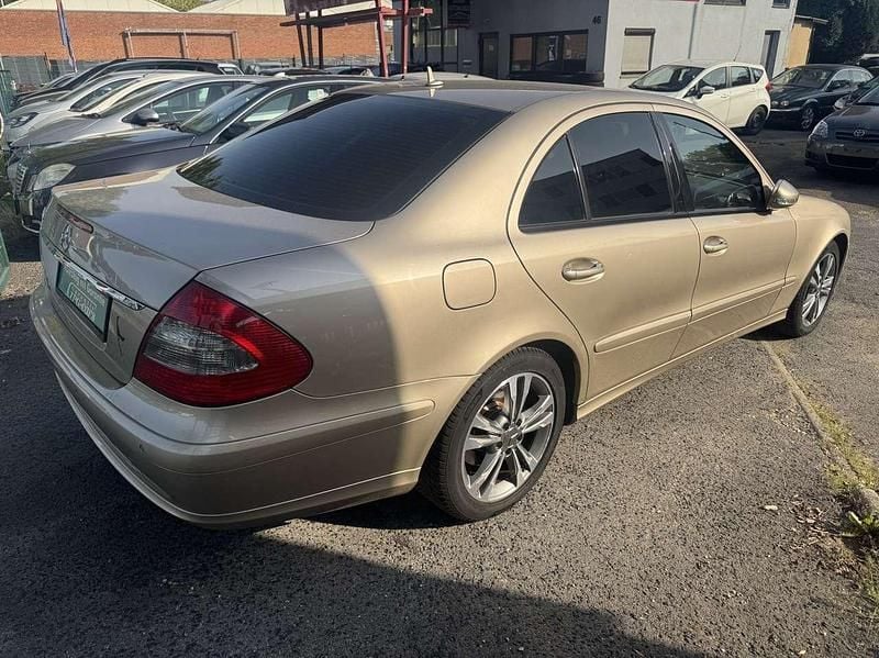 Gebraucht Mercedes E280 231 PS (169 kW) 2007 Travertinbeige Limousine