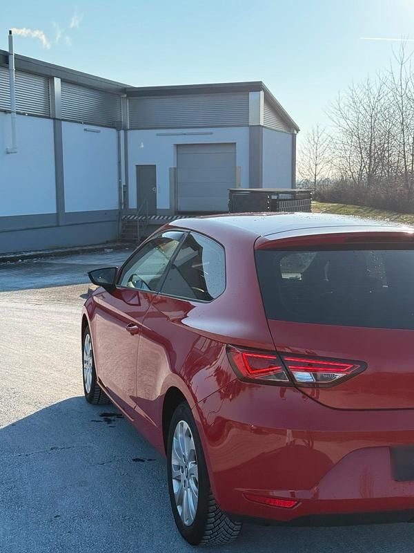 Usata Seat Leon SC 105 CV (77 kW) 2013 Rosso Utilitaria