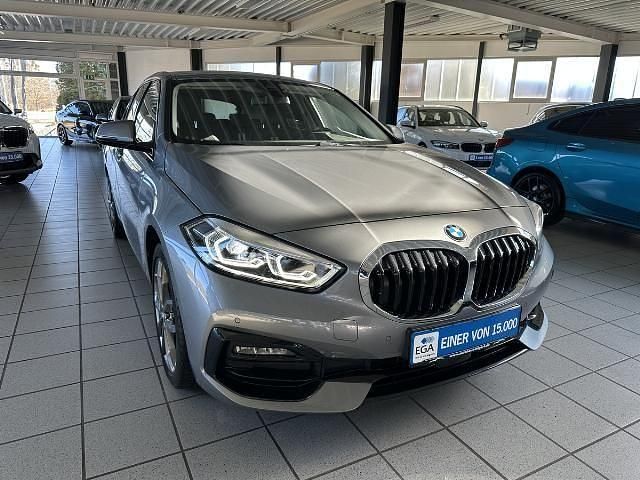Skyscraper grau metallic (metallic) Gebraucht 2023 BMW 120 Sport Line Kleinwagen | 27.400 € (Fairer Preis) - Bild 1/4