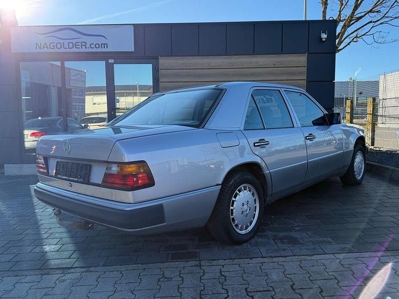 Gebraucht Mercedes E230 1991 Silber Limousine