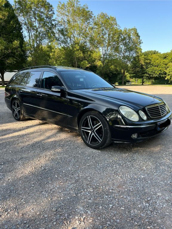 Schwarz Gebraucht 2003 Mercedes E270 Avantgarde Kombi | 2.950 € (Fairer Preis) - Bild 1/4