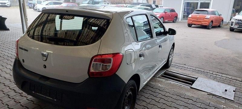 Gebraucht Dacia Sandero Essentiel 75 PS (55 kW) 2014 Weiß Limousine