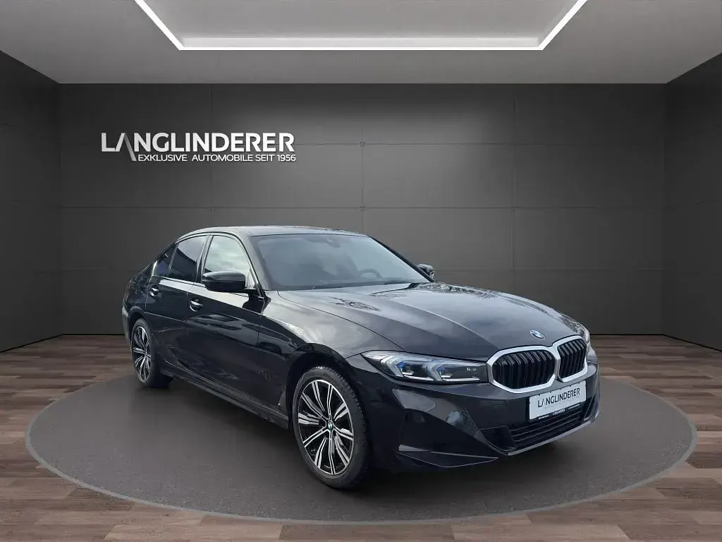 Gebraucht BMW 320 184 PS (135 kW) 2024 Black sapphire metallic Limousine