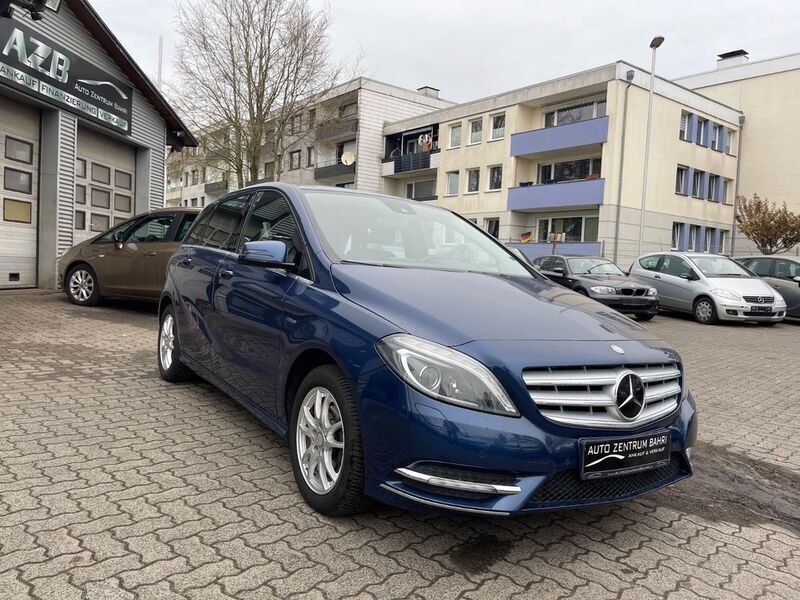 Blau Gebraucht 2012 Mercedes B180 Van / Kleinbus | 9.999 € (Etwas zu teuer) - Bild 1/4