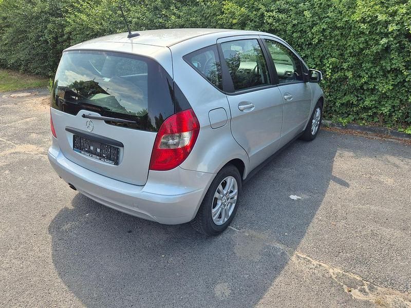 Gebraucht Mercedes A160 95 PS (69 kW) 2011 Silber Limousine