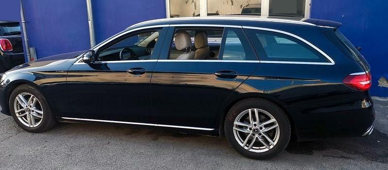 Gebraucht Mercedes E220 Avantgarde 194 PS (142 kW) 2018 Blau Limousine