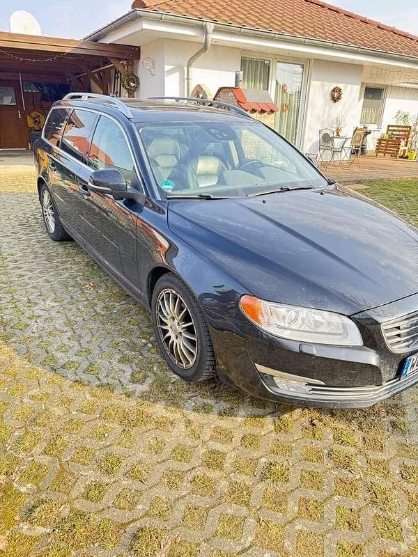 Gebraucht Volvo V70 Summum 181 PS (133 kW) 2014 Schwarz Kombi