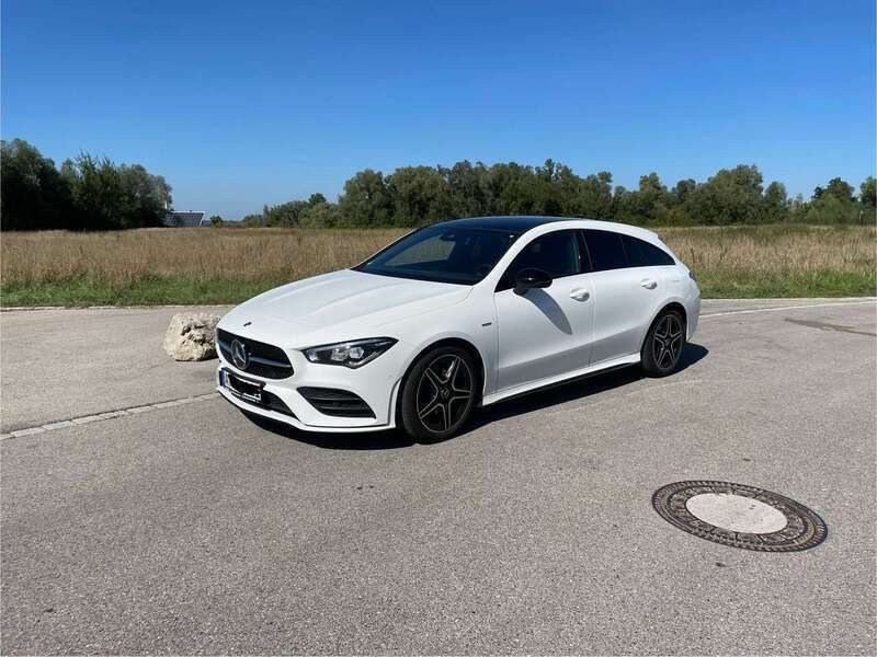 Weiß Gebraucht 2021 Mercedes CLA200 Shooting Brake Edition Kombi | 28.990 € (Guter Preis) - Bild 1/4