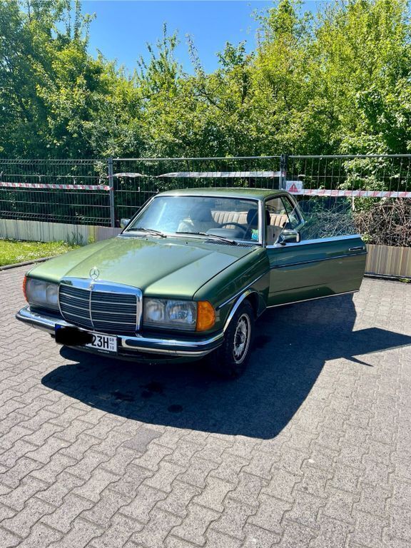 Grün Gebraucht 1982 Mercedes 230 Coupé | 14.000 € - Bild 1/4