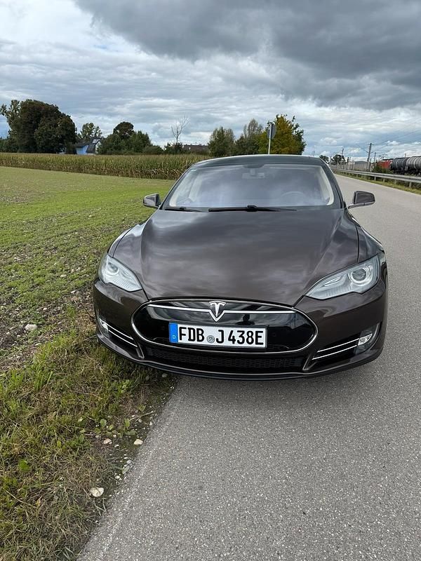 Second-hand Tesla Model S 274 kW (373 CP) 2014 Hatchback