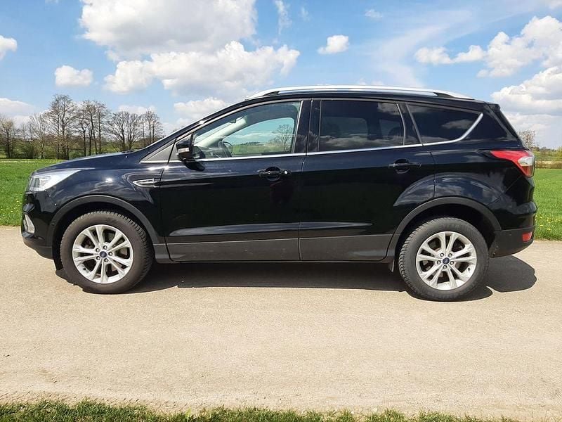 Gebraucht Ford Kuga Titanium 150 PS (110 kW) 2019 Shadow black SUV