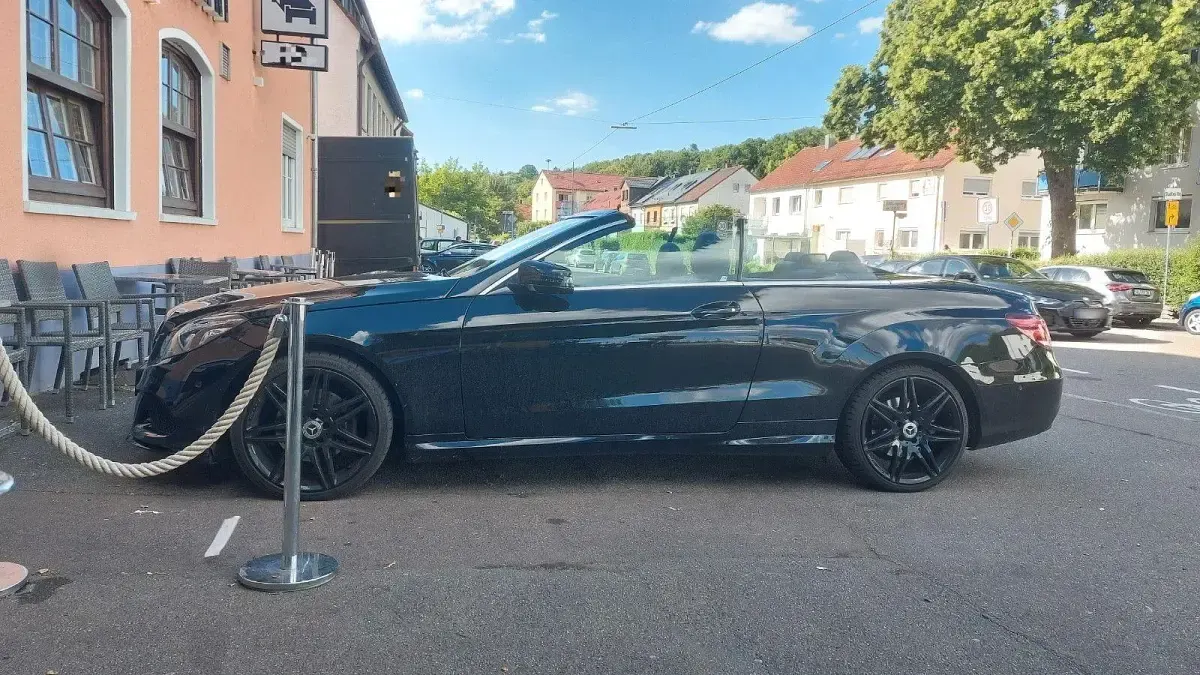 Gebraucht Mercedes E350 AMG line 258 PS (189 kW) 2015 Schwarz Cabrio