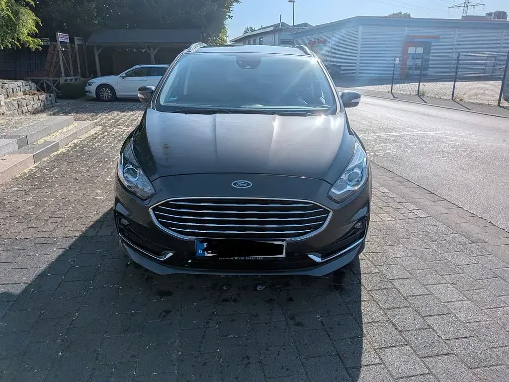 Gebraucht Ford S-MAX Titanium 190 PS (139 kW) 2020 Grau Van / Kleinbus