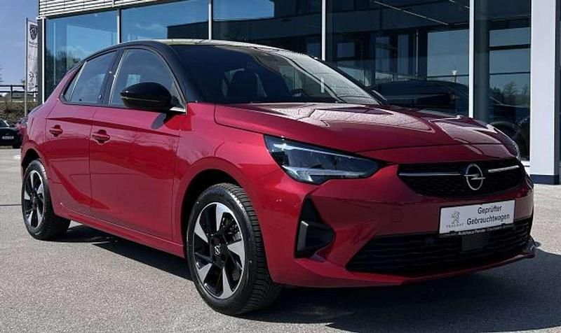 Gebraucht Opel Corsa-e 100 kW (136 PS) 2023 Kardio rot metallic Kleinwagen