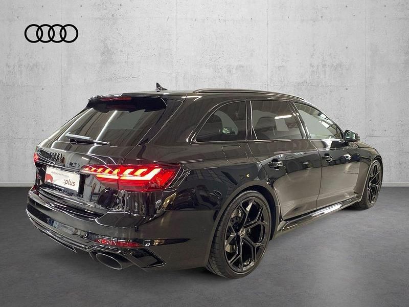 Gebraucht Audi RS4 Ambiente 450 PS (330 kW) 2024 Mythosschwarz metallic Kombi